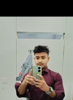 Juned - Male escort in New Delhi Photo 6 of 7