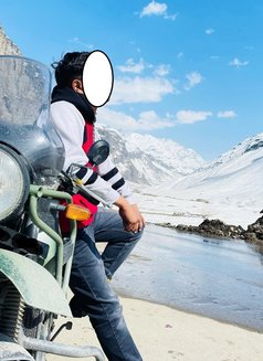 Massager & Escort for Female & Couple - Male escort in Gurgaon Photo 1 of 5