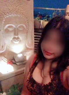 Nidhi - ఎస్కార్ట్ in Bangalore Photo 5 of 30