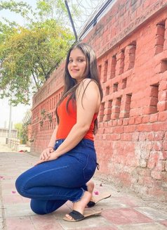 Akr - एस्कॉर्ट in Bangalore Photo 2 of 2