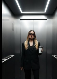 Reshmi kolkata & Outstation service - ఎస్కార్ట్ in Kolkata Photo 12 of 19