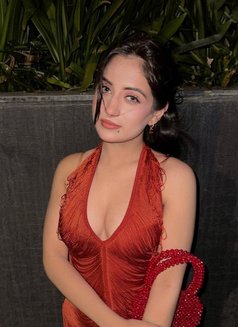 Ravina - எஸ்கார்ட் in Kannur Photo 1 of 3