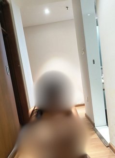 Emma Cam Show - বয়স্ক পারফর্মার in Bangalore Photo 2 of 4