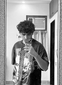 Neil - Male escort in Mumbai Photo 2 of 5