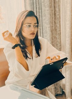 Niharika - எஸ்கார்ட் in Bangalore Photo 1 of 2