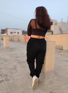 Himani Thackeray - एस्कॉर्ट in Pune Photo 6 of 6