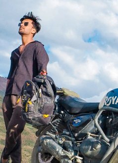 Hanu99 - Male escort in Gurgaon Photo 2 of 4