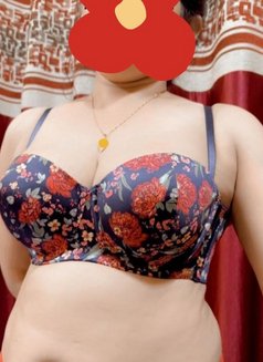 Anshika - escort in Noida Photo 1 of 3