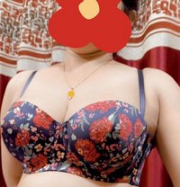 Anshika - escort in Noida