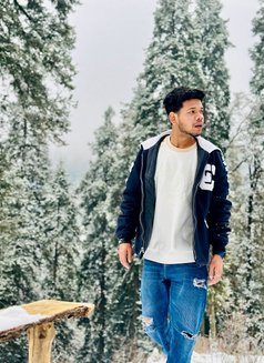 Aniket - Male escort in New Delhi Photo 1 of 4