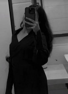 Arya - escort in New Delhi Photo 4 of 7