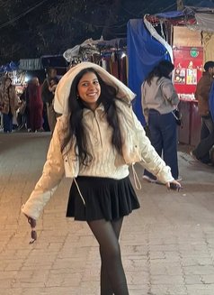 Arya - escort in New Delhi Photo 3 of 7