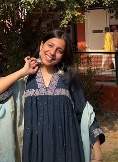 Arya - escort in New Delhi Photo 5 of 7