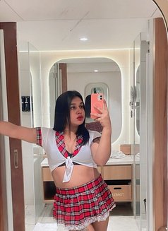 Anshika - Transsexual escort in Mumbai Photo 1 of 2