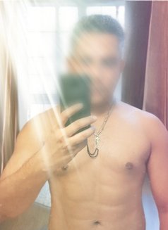 Rajveer - Male मसाज in Noida Photo 1 of 5