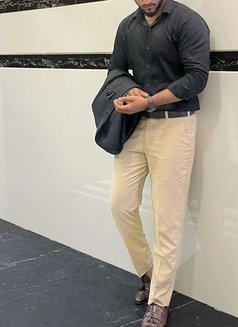 Mr. Z - Male escort in Mumbai Photo 2 of 6
