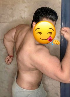 Seveninchhunk - Male escort in New Delhi Photo 1 of 4