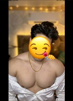 Seveninchhunk - Male escort in New Delhi Photo 2 of 4
