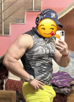 Seveninchhunk - Male escort in New Delhi Photo 3 of 4