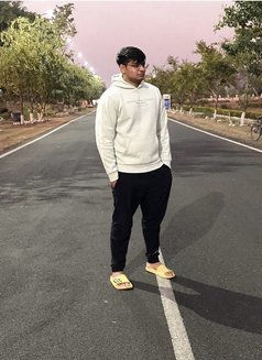 Max - Male escort in Gurgaon Photo 2 of 6