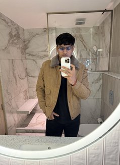 Max - Male escort in Gurgaon Photo 3 of 6