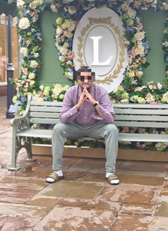 Sophisticated & High-End - Male escort in Mumbai Photo 2 of 5