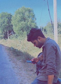 Kunal - Male escort in Noida Photo 2 of 3