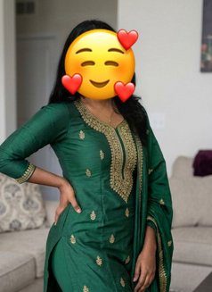 Jancy / Independent Aunty Mallu - escort in Kozhikode Photo 1 of 6