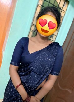 Riya Tamil Girl Cam and Meet - எஸ்கார்ட் in Chennai Photo 2 of 3