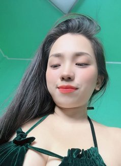 Ahom - எஸ்கார்ட் in New Delhi Photo 2 of 5