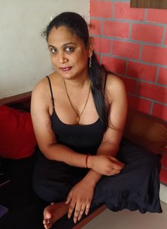Transexual Chennai Virugambakam Lathiga - Transsexual escort in Chennai Photo 2 of 6