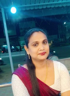 Transexual Chennai Virugambakam Lathiga - Transsexual escort in Chennai Photo 5 of 6