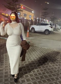 Mansi - escort in New Delhi Photo 3 of 6