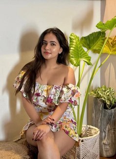 Aditi - এস্কর্ট in Mumbai Photo 1 of 2