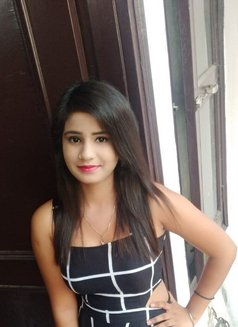 Richa Malhotra - एस्कॉर्ट in Mumbai Photo 4 of 4