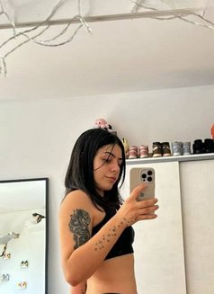 Elena - एस्कॉर्ट in Mumbai Photo 1 of 4