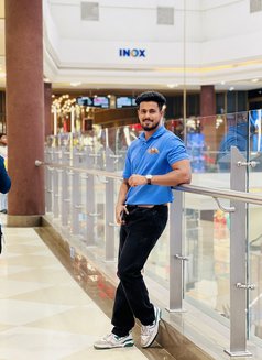 Shubh - Male एस्कॉर्ट in New Delhi Photo 3 of 4