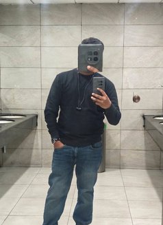 Heyitsme - Male escort in Bangalore Photo 1 of 3