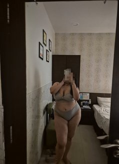 Shreya Singh - escort in Kolkata Photo 8 of 23