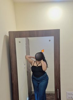 Shreya Singh - escort in Kolkata Photo 13 of 23