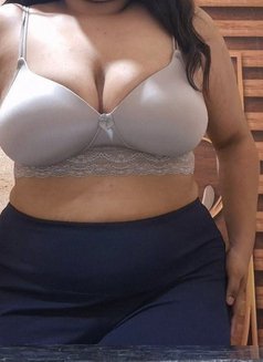 Shreya Singh - escort in Kolkata Photo 17 of 23