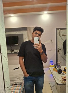 Suri - Male escort in Kolkata Photo 2 of 6