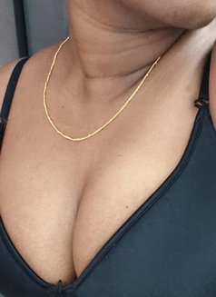 Ziya - escort in Kochi Photo 1 of 3