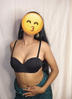 Neha Sharma - वयस्क कलाकार in New Delhi Photo 2 of 7