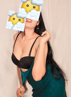 Neha Sharma - वयस्क कलाकार in New Delhi Photo 6 of 7